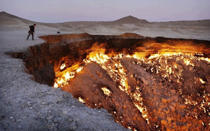 3-Door-to-Hell-Derweze-Turkmenistan1